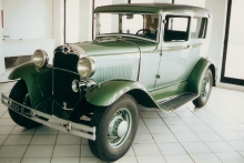 FORD 1930 - Automobiles Menara
